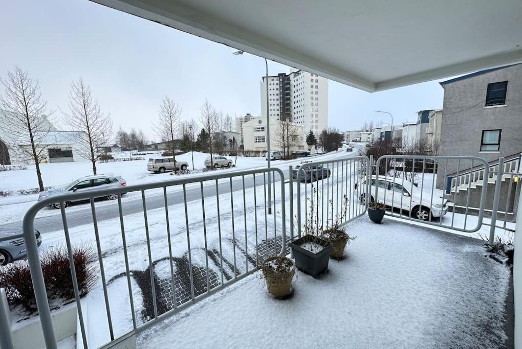 Spacious And Family Friendly Apartment In レイキャヴィーク エクステリア 写真