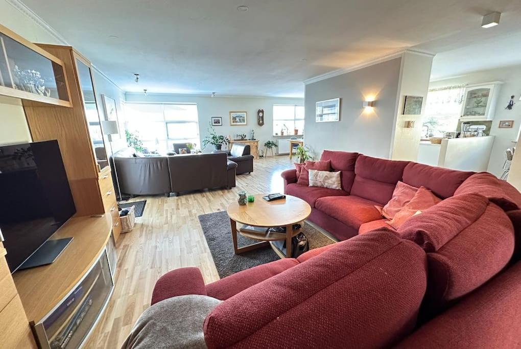 Spacious And Family Friendly Apartment In レイキャヴィーク エクステリア 写真