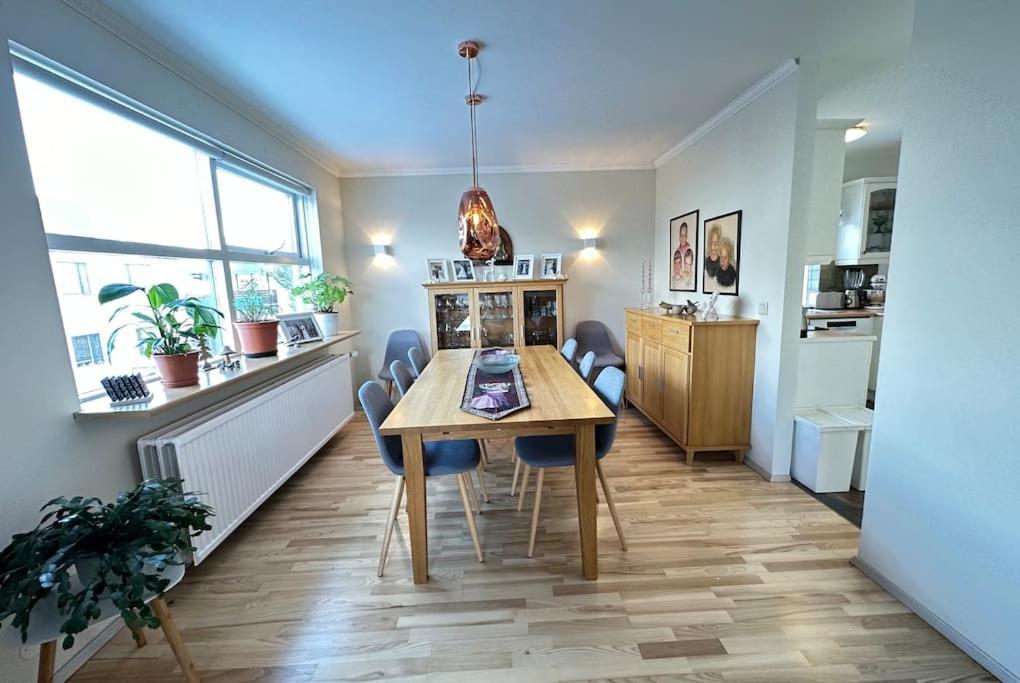 Spacious And Family Friendly Apartment In レイキャヴィーク エクステリア 写真
